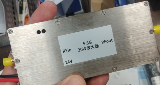 2Amplificateur de signal de drones de.4 GHz 20W Extendant de portée Gain de transmission élevé